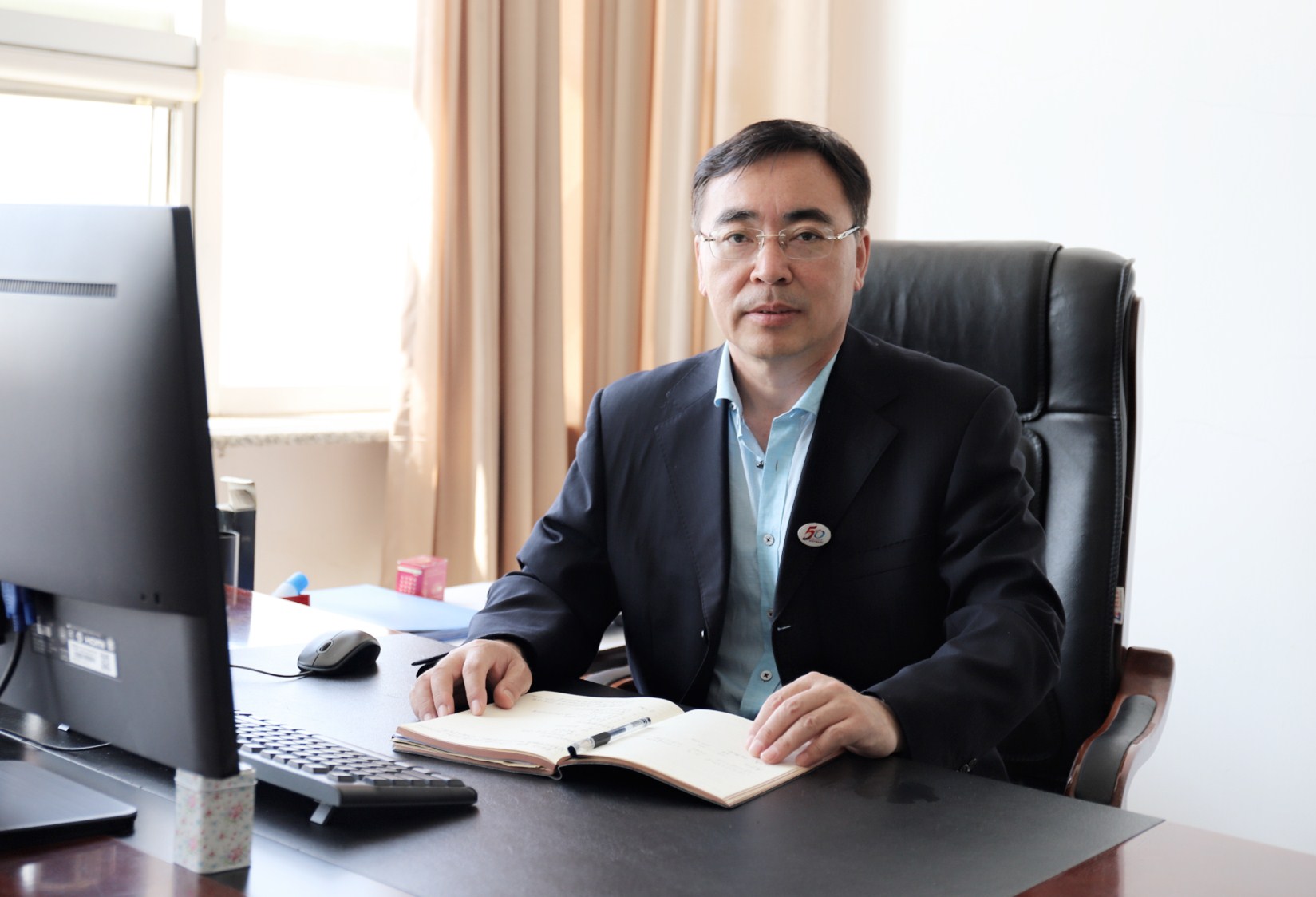 工作照西装.jpg